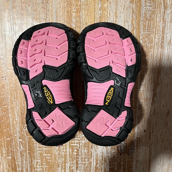 Keen Waterproof Sandals Toddler size 9 - Picture 2 of 7